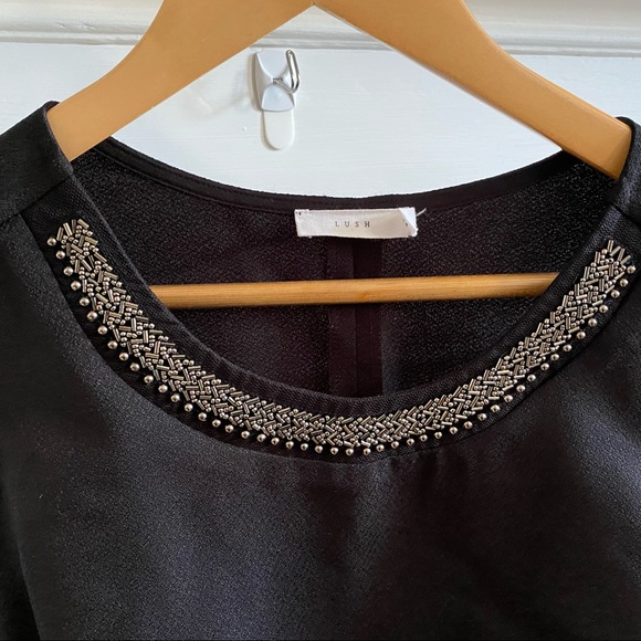 NWOT LUSH Scalloped Hem GUNMETAL Beaded Neckline CROP Sleeveless Blouse TOP M - Picture 6 of 11